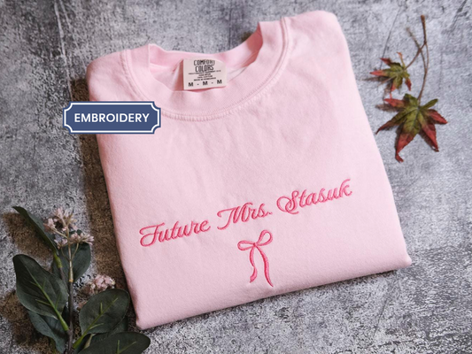 a pink t - shirt with the words future mrs atlasse on it